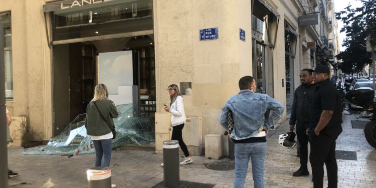 Le magasin Lancel rue Paradis à Marseille entièrement pillé dans la nuit de vendredi à samedi (crédit Gomet'/JFE)