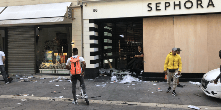 Le magasin Sephora eue St Ferréol pillé dans la nuit du 30 juin au samedi 1er juillet 2023 (Crédit Gomet')