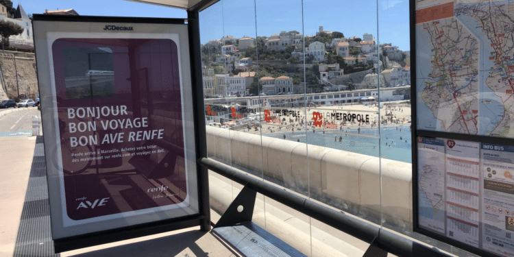 Renfe a commencé à communiquer à Marseille comme ici sur la Corniche (Crédit : Gomet')