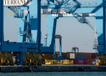 Un terminal de conteneurs sur les bassins ouest à Fos-sur-Mer (Crédit Gomet'/JYD)