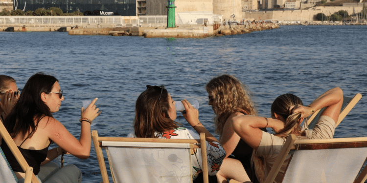 Une vue inédite depuis la Digue du large sur Notre-Dame de la Garde et le Mucem (Crédit MPG)