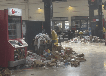 La gare St Charles sous les poubelles (Crédit : Twitter @VenturaAlba).