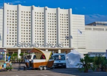 Le Grand Palais, un des bâtiments principaux du Parc Chanot (crédit : JYD / Gomet')