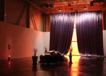 Vue de l’exposition Fondant – Zoe Williams – © Agnes Mellon Courtesy de l’artiste et de Ciaccia Levi Paris-Milan