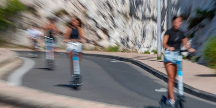 Trottinettes sur la Corniche lors de la Voie est libre en septembre 2022. (Crédit Gomet' photo JY Delattre)