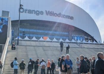 Les prêtres du Diocèse de Marseille ont visité le Vélodrome iil y a quelques semaines en préparation des rencontres méditerranéennes et la venue du Pape (crédit : Diocèse de Marseille)