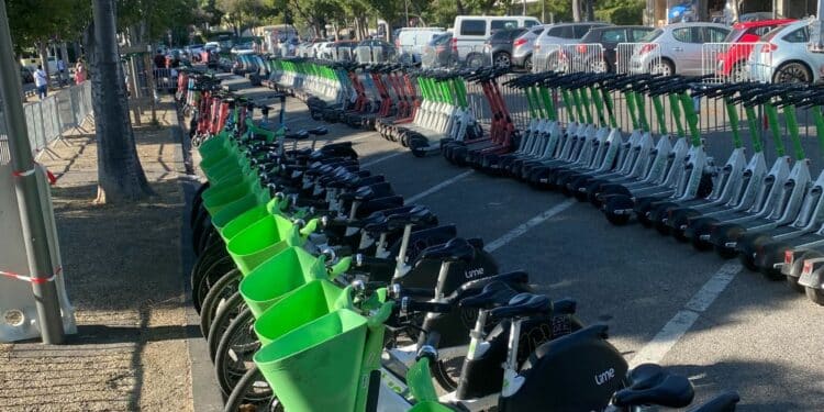 Vélos Lime à Marseille lors de Marsatac 2024 (Crédit Gomet')
