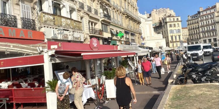 Hôtellerie-restauration : la hausse des prix compense la baisse de fréquentation