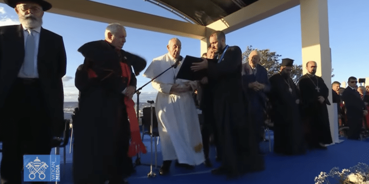 Le pape François vendredi 22 septembre devant la basilique Notre-Dame d la Garde (Crédit capture Vatican News)