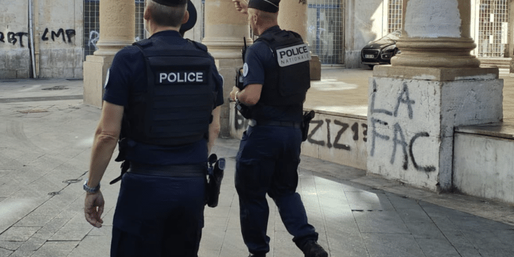 Patrouille de police sur le site de la halle Puget dans le 1er arrondissement de Marseille (Crédit @prefpolice13)