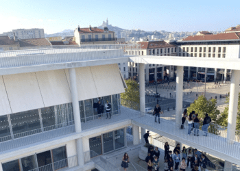 Le nouveau campus de l'Institut méditerranéen de la ville et des territoires (IMVT) avec vue plongeante sur la Porte d'Aix. Crédit MG