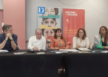 Lors de la signature de la convention entre le Défenseur des droits et l'Union des centres sociaux des Bouches-du-Rhône (Crédit MM/Gomet')