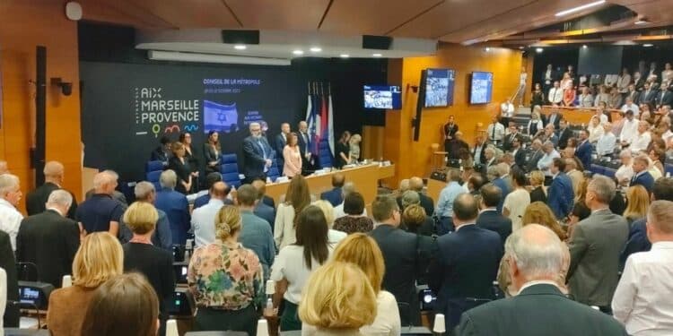 En début de séance, les élus de la Métropole ont observé une minute de silence en soutien au peuple israélien, avant le vote d'une motion de soutien (crédit : JRG / Gomet')