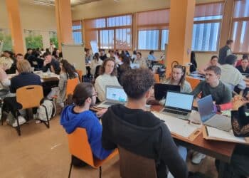 Les étudiants de l'IUT d'Aix-Marseille réunis en équipe commencent mercredi 22 novembre à travailler sur leur projet (Crédit DR)