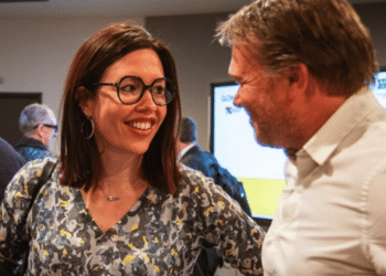 Aurélie Viaux (UI Investissements) et Matthieu Capuono (Crowe-Ficorec) le 29 mars 2023 à l'occasion de la présentation du baromètre régional des levées de fonds (crédit : JYD / Gomet’)