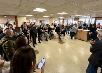 La rédaction de La Provence réunie en AG jeudi 16 novembre a voté massivement la grève (Crédit @SNJ_national)