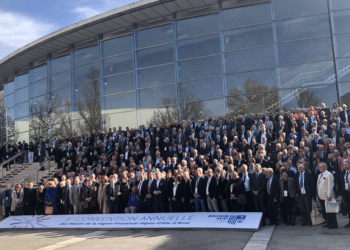Les maires et élus de la Région Sud réunis, lundi 13 novembre, au centre des congrès du parc Chanot (Crédit Yann Bouvier)