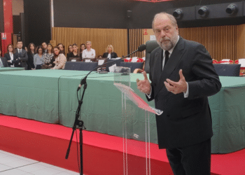 Eric Dupond-Moretti lors de son discours au tribunal judiciaire de Marseille lundi 20 novembre 2023 (Crédit JRG/Gomet')
