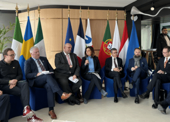 Martine Vassal entourée d'élus et maires de villes européennes à l'occasion de la remise des iCapital Awards remis au Mucem lundi 27 novembre 2023 (Crédit Gomet'/JFE)