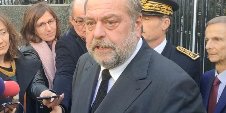 Eric Dupond-Moretti répond aux questions de la presse à l'issue de sa prise de parole au tribunal judiciaire de Marseille (crédit : JRG / Gomet')