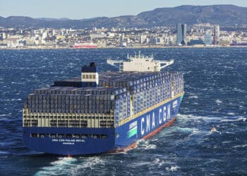 Le CMA CGM Palais Royal, dans la rade de Marseille (Crédit CMA CGM)