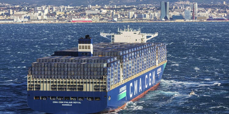 Le CMA CGM Palais Royal, dans la rade de Marseille (Crédit CMA CGM)