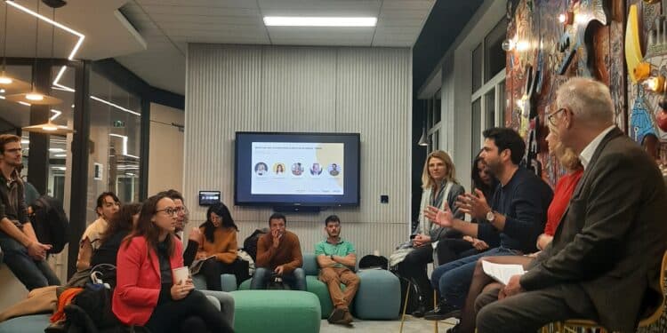 Débat sur l'engagement des salariés dans la RSE des entreprises à Zebox (Crédit Gomet')