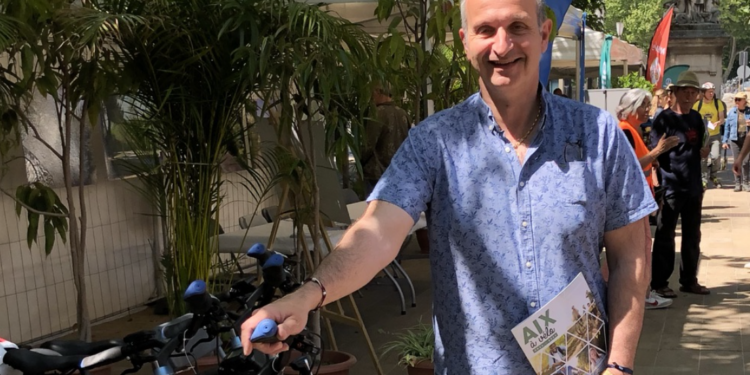 Eric Chevalier à la Fête du vélo en mai 2022 sur le cours Mirabeau (Crédit Gomet').