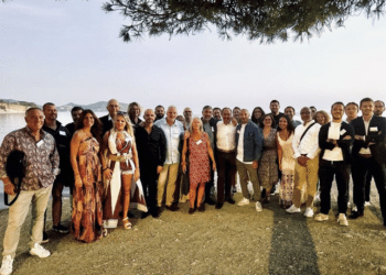 Les collaborateurs de Trees réunuis autour de Thierry Chaumont (Crédit DR)