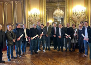 Les lauréats 2023 EPV du Sud autour de Christophe Mirmand, le préfet. (Crédit DR)