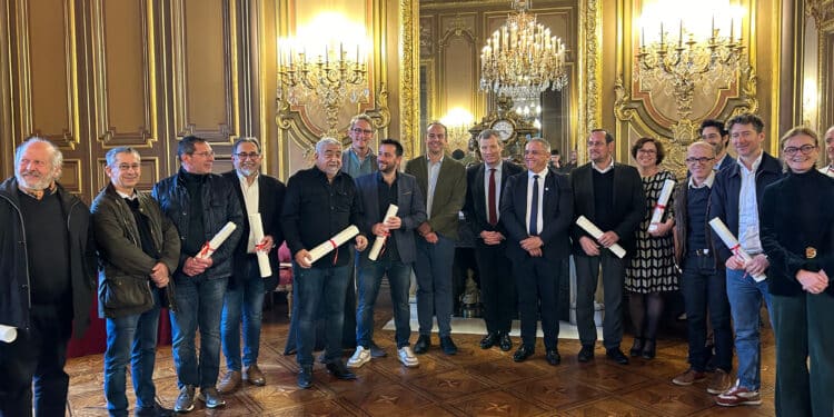 Les lauréats 2023 EPV du Sud autour de Christophe Mirmand, le préfet. (Crédit DR)