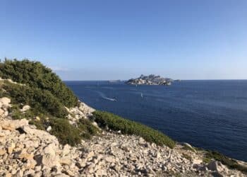 Faire sentier propre. Citeo et le Parc des calanques s'allient contre les déchets (Crédit Gomet')