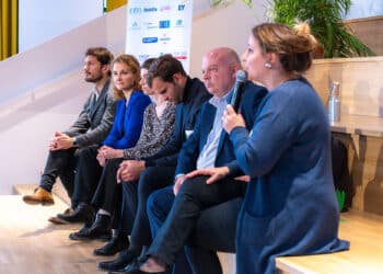 Les intervenants lors du débat organisé à l'occasion des premières Rencontres de la finance verte et solidaire (Crédit JYD/Gomet')