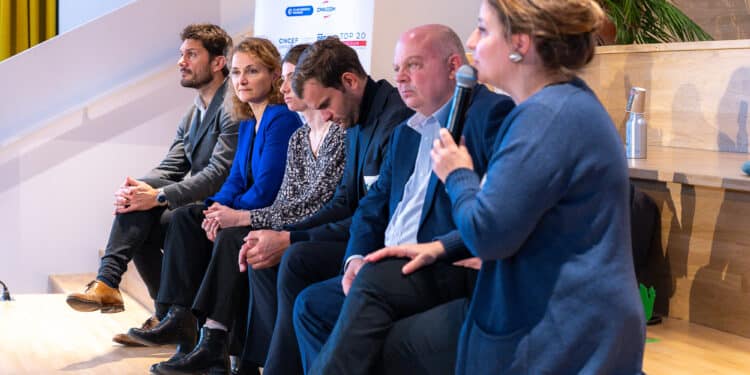 Les intervenants lors du débat organisé à l'occasion des premières Rencontres de la finance verte et solidaire (Crédit JYD/Gomet')