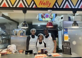 Grace Tulomba, sa soeur Merveille et son employée Coraline. Crédit : JM, Gomet'