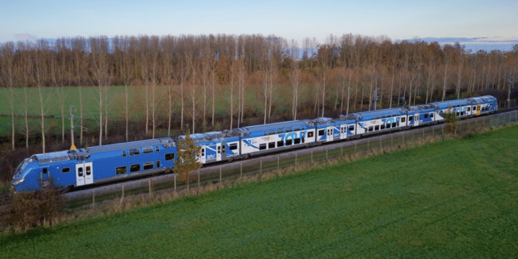 Une rame Omneo pour la Région Sud actuellement en test sur l’anneau de Velim en République tchèque (Crédit Transdev)