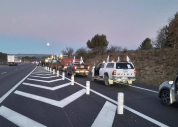 Opération des agriculteurs sur une autoroute (Crédit capture Facebook FDSEA 13)