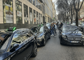 Les taxis bloquent encore en ce début d'après-midi le cours Pierre Puget à Marseille (crédit JYD/Gomet')