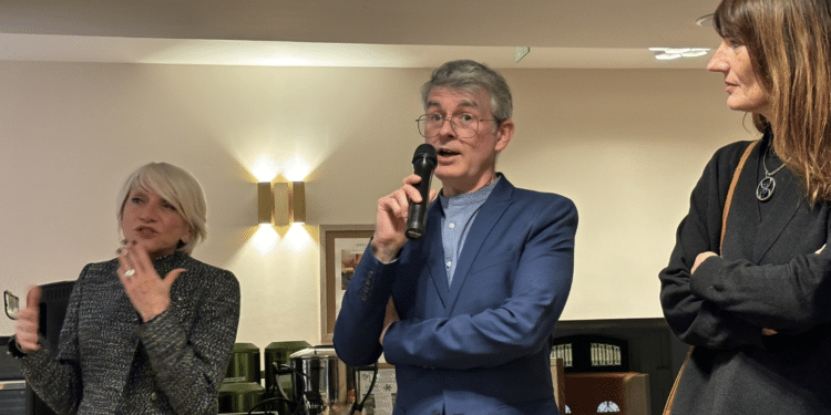De droite à gauche, Véronique Collard Bovy et Jérôme Pantalacci, et de Danielle Fournier-Sicre (Crédit Gomet')