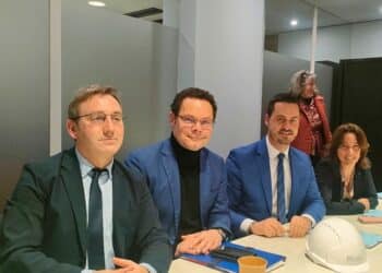 Les membres de la Spla-In (de gauche à droite) : le directeur Franck Caro, le préfet délégué à l'égalité des chances Michaël Sibilleau, le président David Ytier et la maire du 1/7 Sophie Camard (crédit : JRG / Gomet')