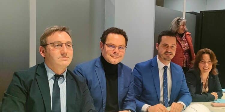 Les membres de la Spla-In (de gauche à droite) : le directeur Franck Caro, le préfet délégué à l'égalité des chances Michaël Sibilleau, le président David Ytier et la maire du 1/7 Sophie Camard (crédit : JRG / Gomet')