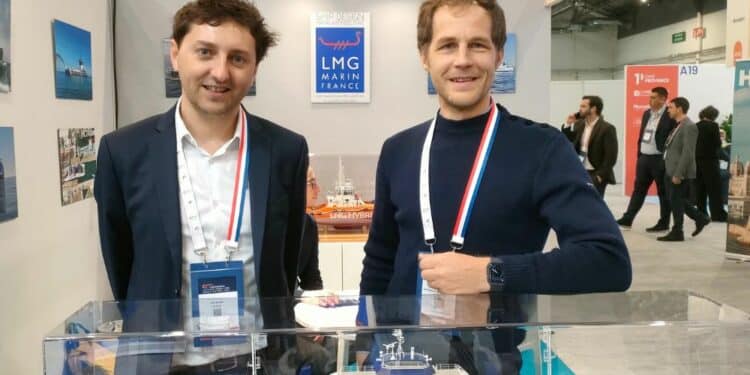 Le directeur général de LMG Marin France Vincent Rudelle et Adrien Beague, recruté sur Marseille mercredi 31 janvier lors du forum Euromaritime (crédit : JRG / Gomet')