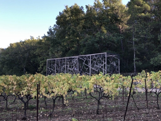 Le wagon réalisé par Bob Dylan pour le domaine du Château La Coste (Crédit Gomet'/JFE)