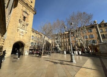 La place de l'hôtel de ville d'Aix (Crédit Gomet')