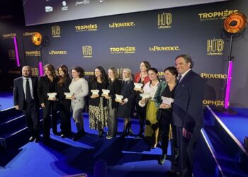 Les lauréates des Trophées de l'économie de La Provence entourées par Aurélien Viers, directeur de la rédaction et Gabriel d'Harcourt le directeur général de La Provence (Crédit Gomet')