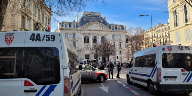Le centre-ville de Marseille a été bouclé autour de la préfecture a été bouclé une grande partie de la journée (Crédit JYD/Gomet')