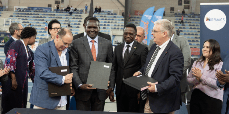 Signature de la convention avec la fédération d'athlétisme du Kenya et la ville de Miramas le 2 février 2024 (Crédit ©Florian Frison)