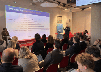 Christian Apothéloz, journaliste à Gomet', présente la 5e édition du baromètre régional des levées de fonds à La Coque à Marseille vendredi 16 février 202' (Crédit Gomet')