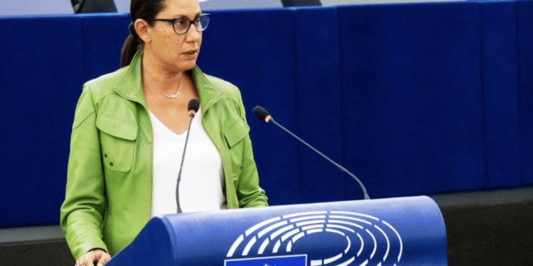 Nora Mebarek, députée européenne PS