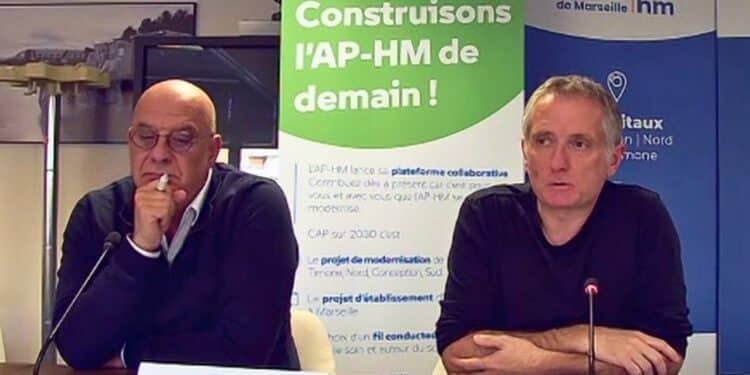 Lors d'une conférence de presse lundi 5 février, François Crémieux (à droite) affirme ne pas vouloir lâcher le projet d'une "salle de shoot" à Marseille (crédit : capture d'écran / APHM)